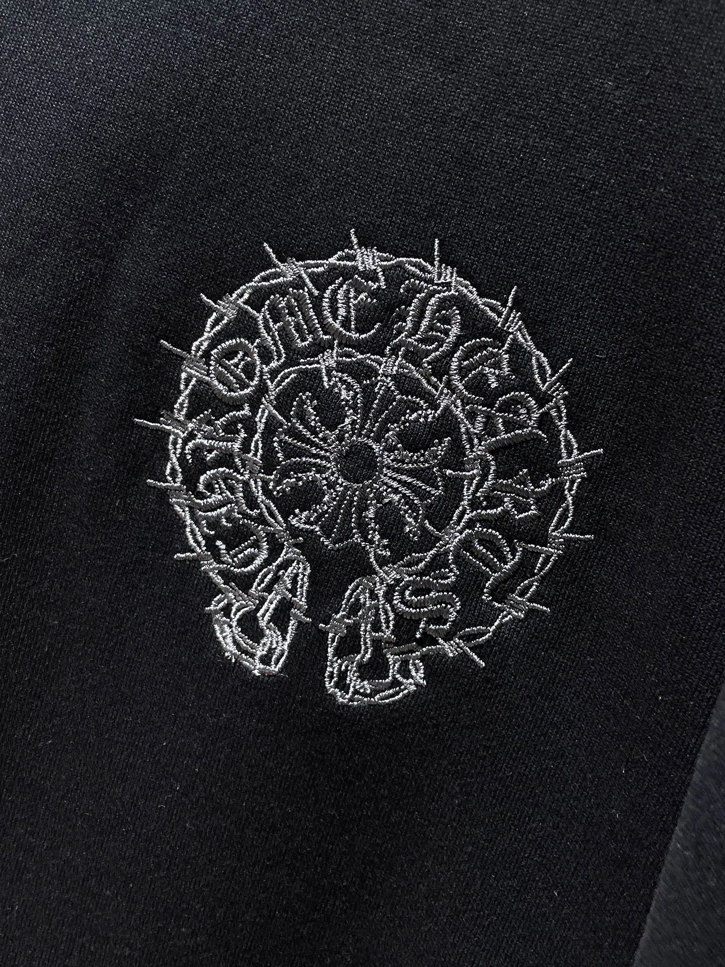 P250 Chrome Hearts Autumn and Winter 2025 Counter Synchronization Heavy Industry Horseshoe Roller Frayed Embroidered Hat Sweatshirt Heavy Industry Embroidery! Special stitching method. Improved customized version of 1:1 high-gram weight high-quality fabric. Recommended color: white, black. Size: S, M, L, XL